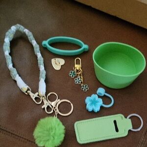 Green and Gold Accessory Set For Stanley Cup